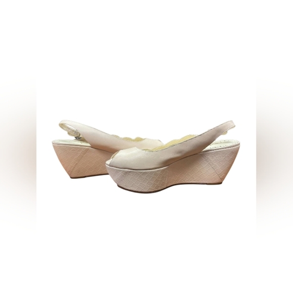 Vince Camuto Leather Wedge Heel Pale Pink Creme Size 9B EUC - Picture 1 of 9